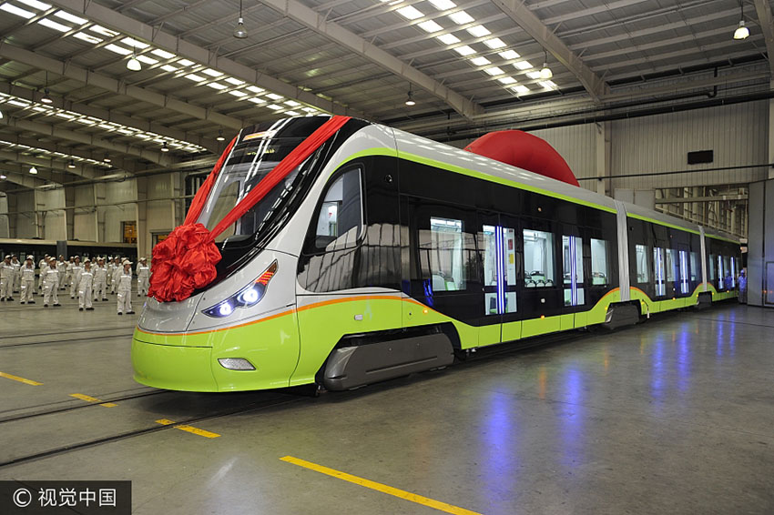 Primeiro “elétrico-carro” sem motorista do mundo abandona linhas de produ??o na China