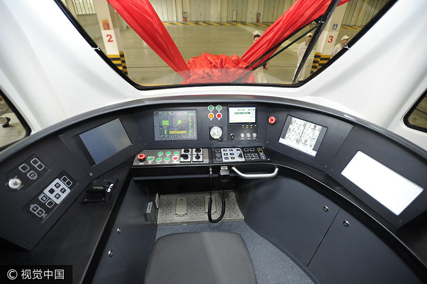 Primeiro “elétrico-carro” sem motorista do mundo abandona linhas de produ??o na China