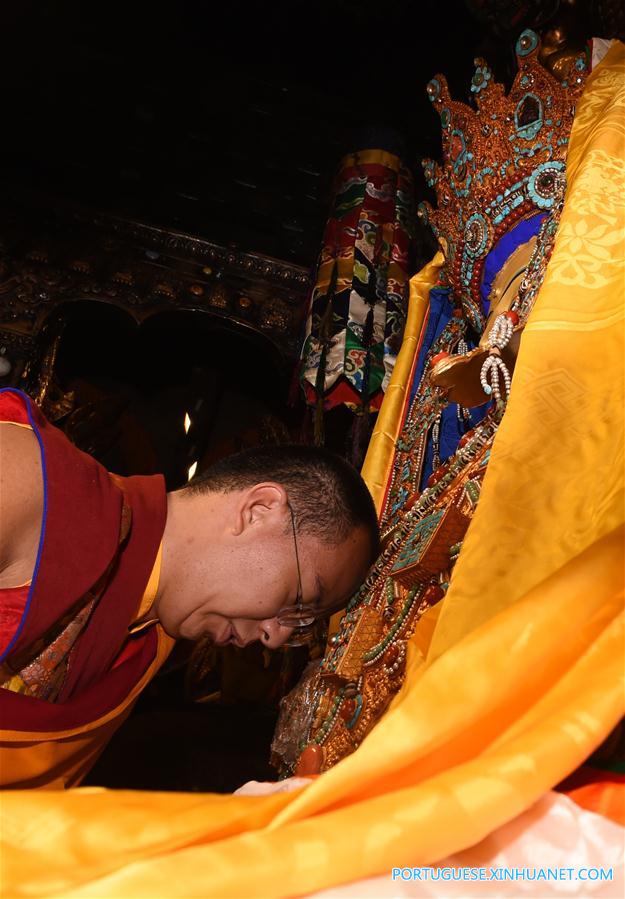 Panchen Lama realiza servi?os budistas no Tibete
