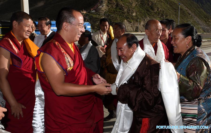 Panchen Lama realiza servi?os budistas no Tibete