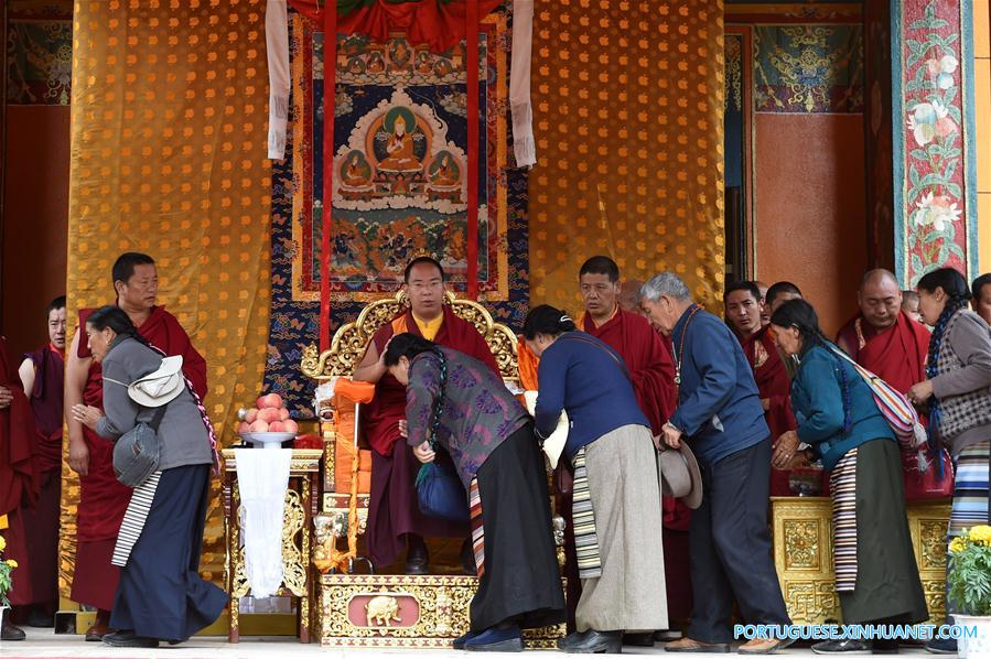 Panchen Lama realiza servi?os budistas no Tibete