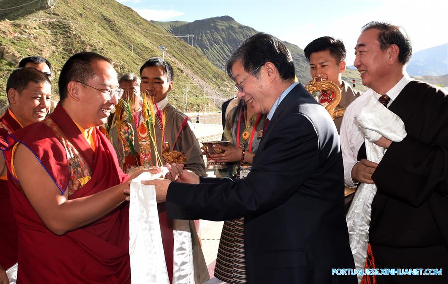 Panchen Lama realiza servi?os budistas no Tibete