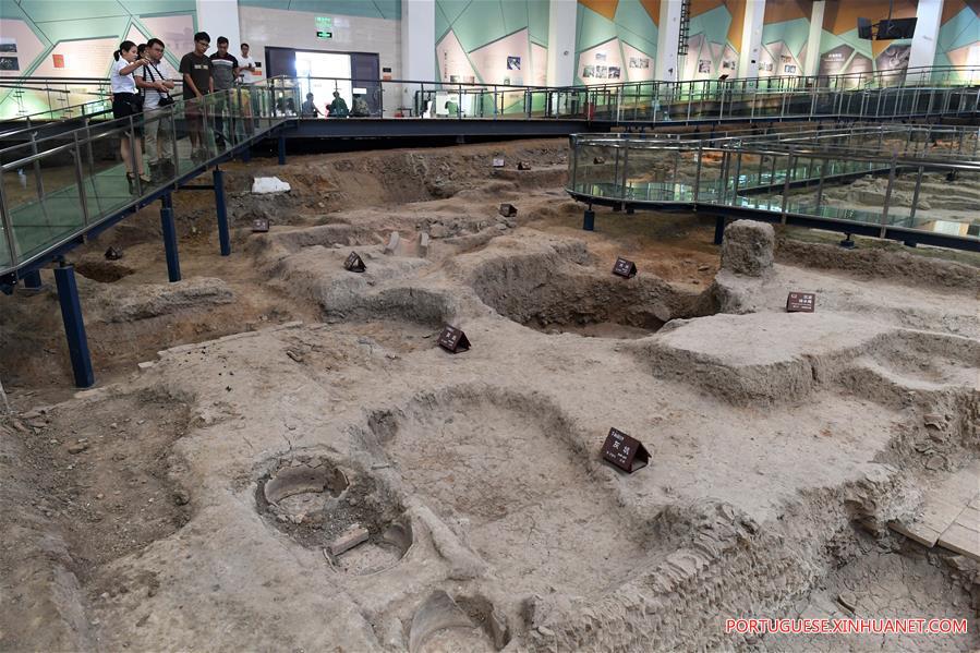 Relíquias do forno da ceramica Ru s?o exibidas em Henan