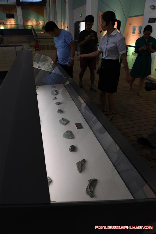 Relíquias do forno da ceramica Ru s?o exibidas em Henan