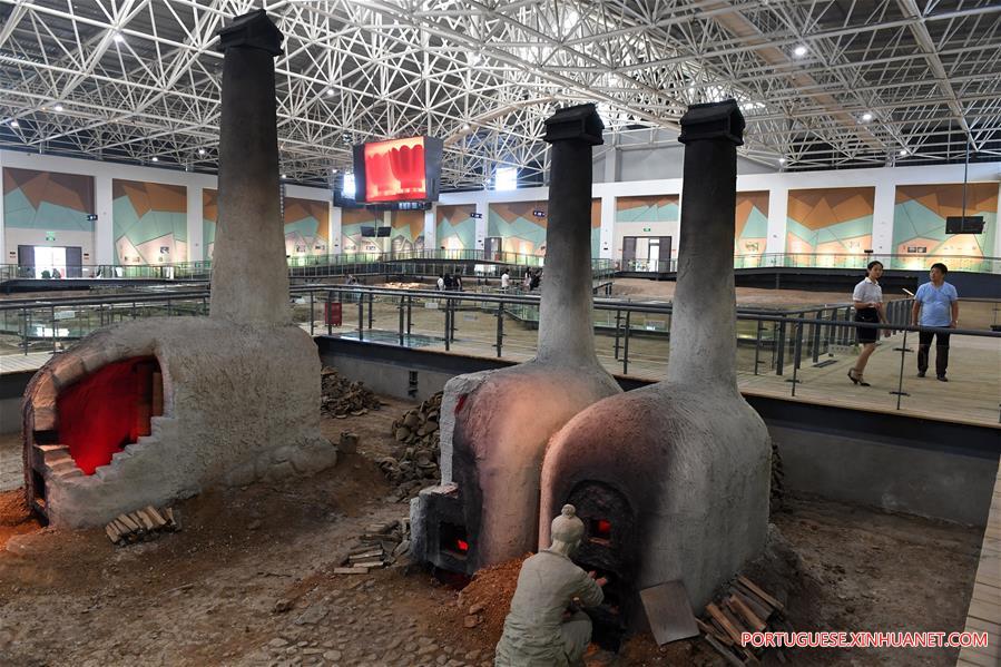 Relíquias do forno da ceramica Ru s?o exibidas em Henan
