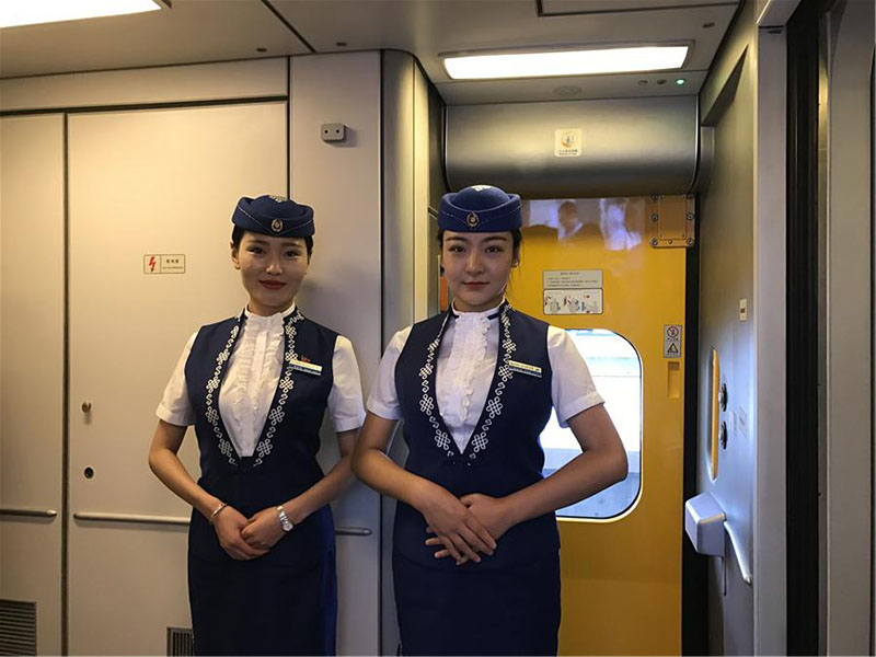 Primeiro trem de alta velocidade na Mongólia Interior entra em funcionamento