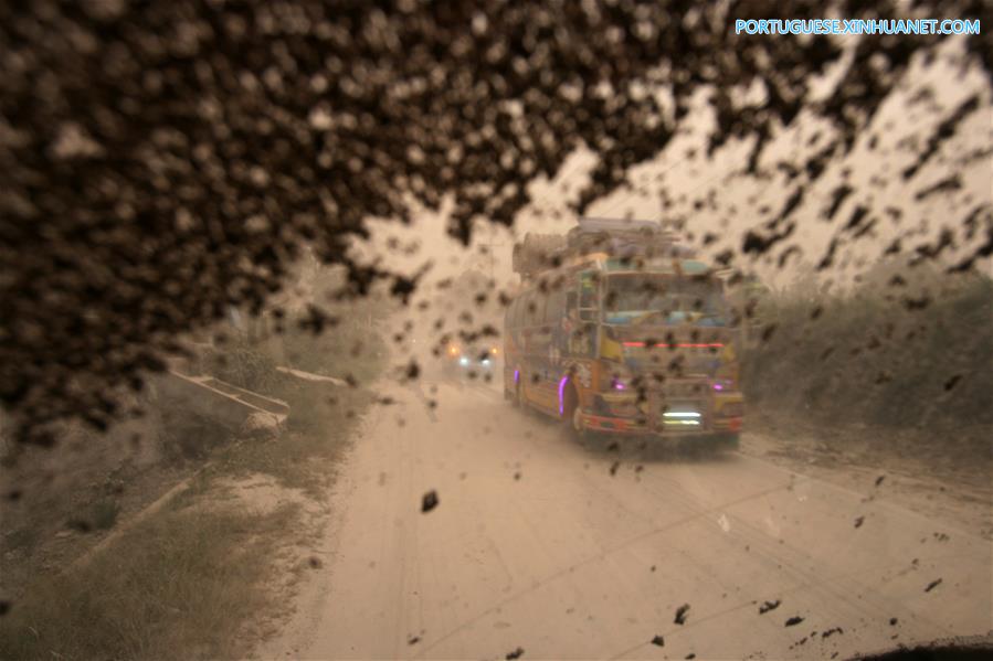 Vulc?o da Indonésia entra em erup??o no norte da ilha de Sumatra