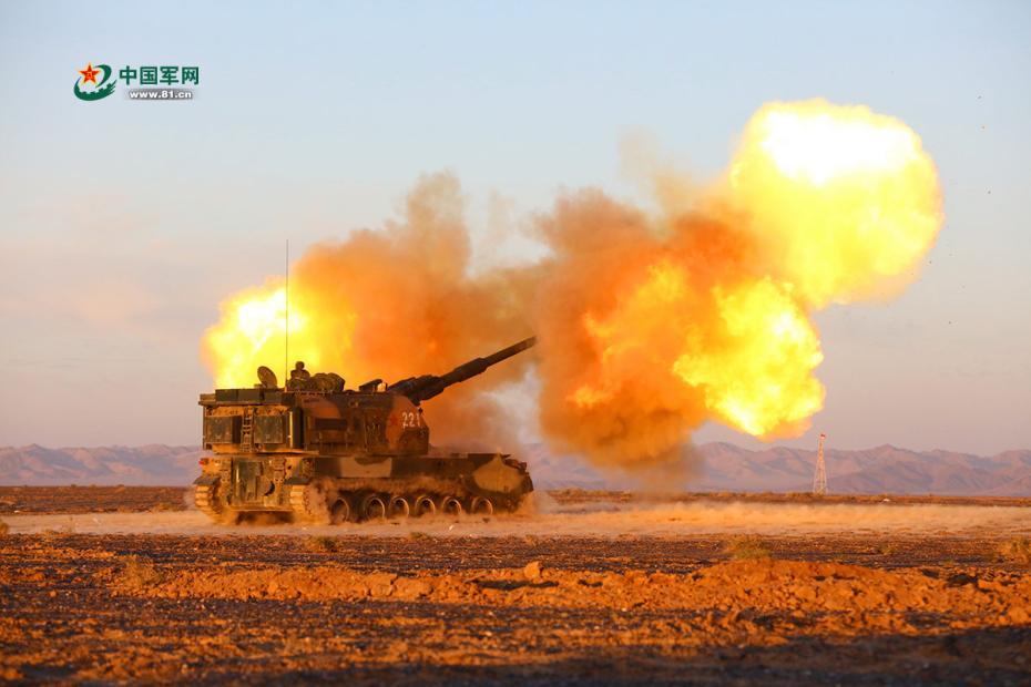 China realiza treinamento militar no deserto