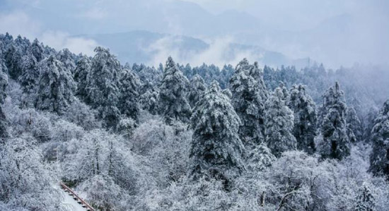 Recém-graduado de Chengdu tira um ano para filmar a China a partir do céu