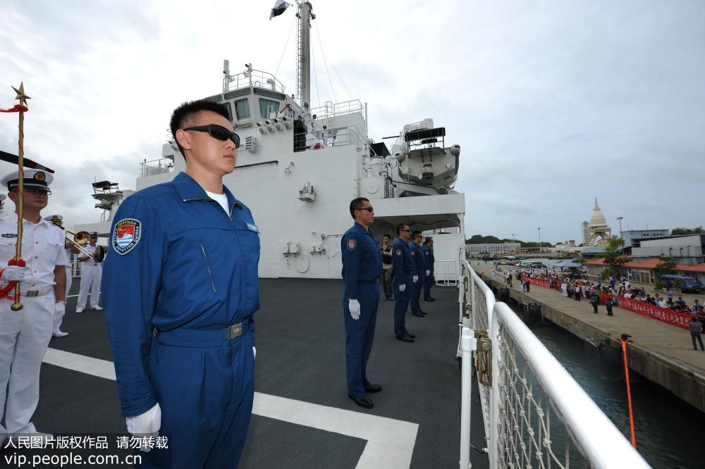 Navio-hospital da China ancora pela primeira vez no Sri Lanka