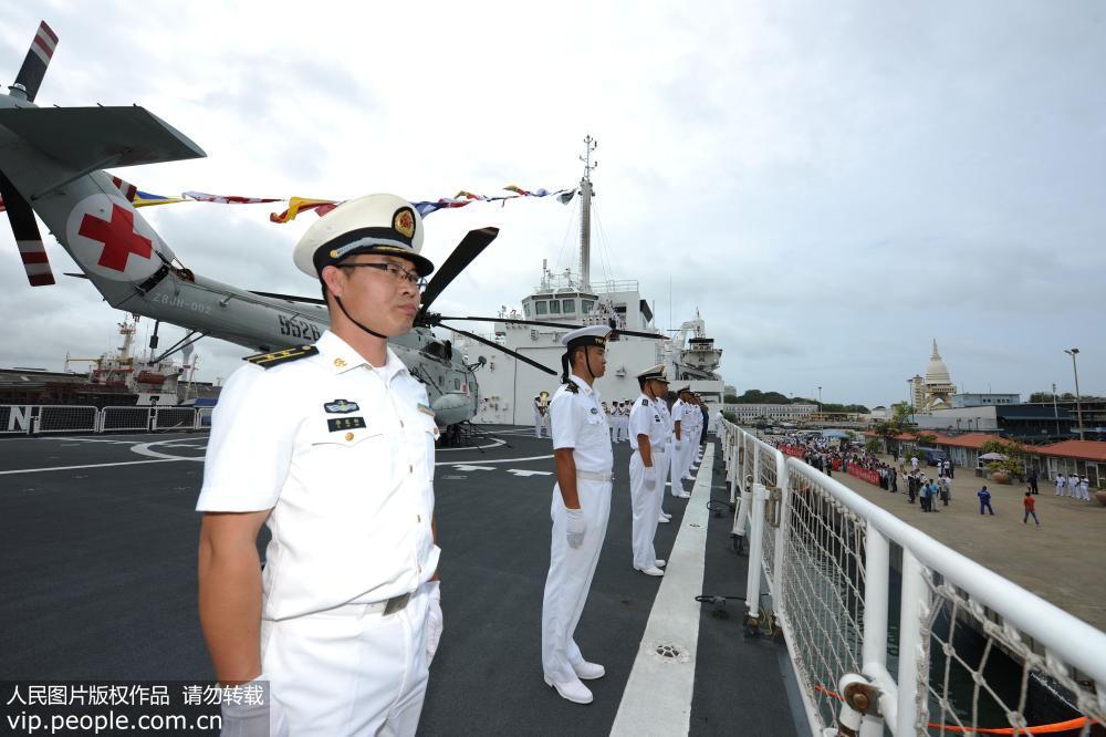 Navio-hospital da China ancora pela primeira vez no Sri Lanka