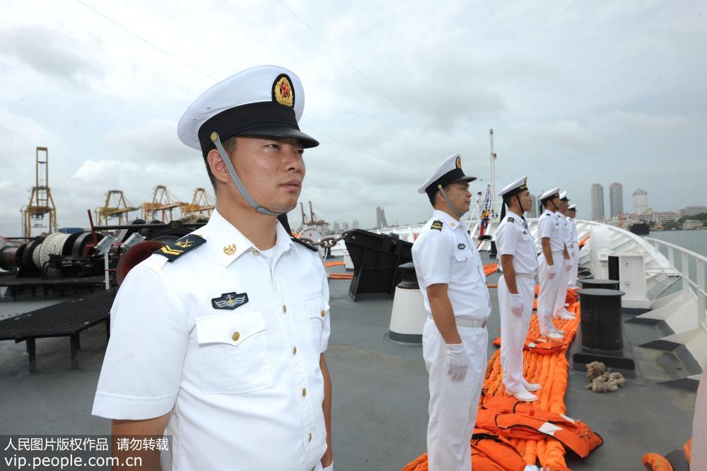 Navio-hospital da China ancora pela primeira vez no Sri Lanka