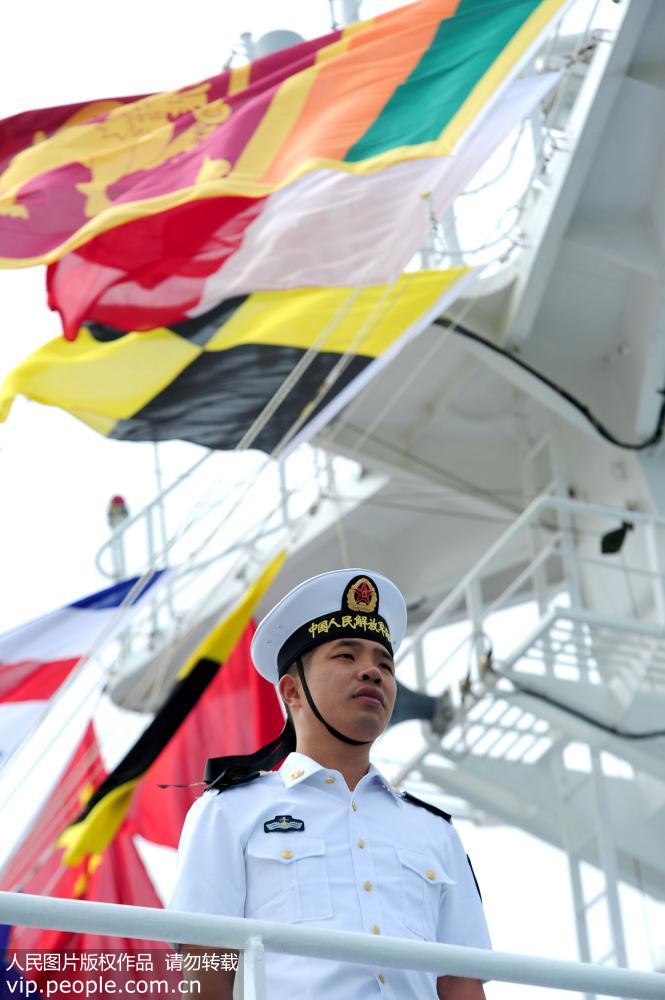 Navio-hospital da China ancora pela primeira vez no Sri Lanka