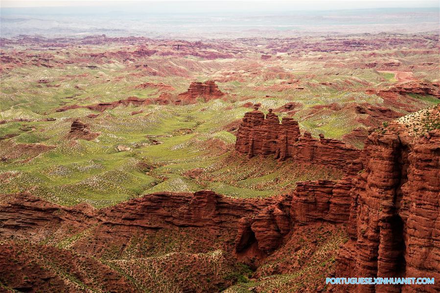 Cenário do Canion Pingshanhu em Gansu, no noroeste da China