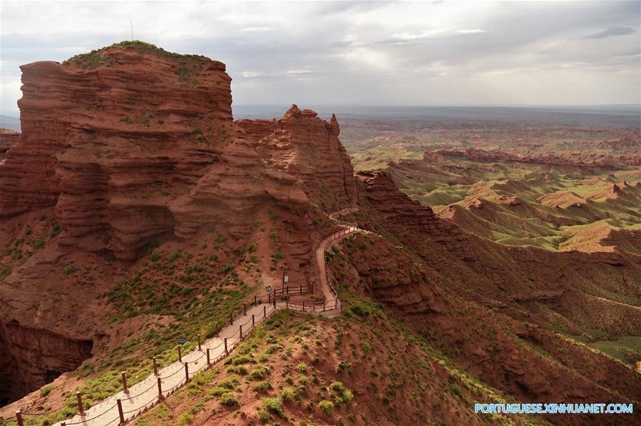 Cenário do Canion Pingshanhu em Gansu, no noroeste da China