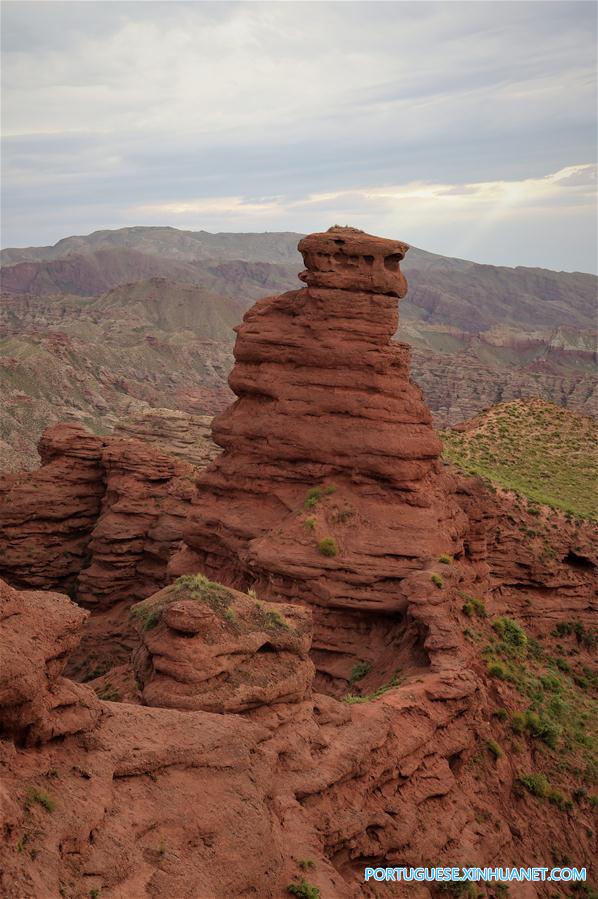 Cenário do Canion Pingshanhu em Gansu, no noroeste da China