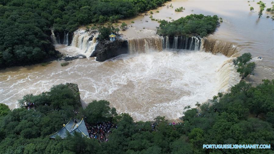 Paisagem da cachoeira Diaoshuilou em Heilongjiang, no nordeste da China