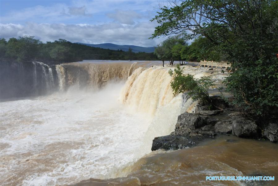 Paisagem da cachoeira Diaoshuilou em Heilongjiang, no nordeste da China