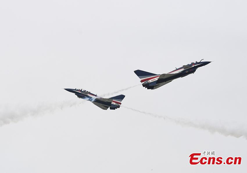 Galeria: Equipe de Acrobacias Aéreas Bayi participa nos Jogos Internacionais do Exército