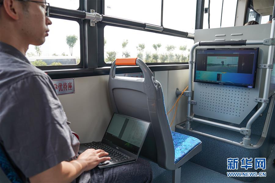 Primeiro ?nibus inteligente sem motorista entra em fase de teste na China