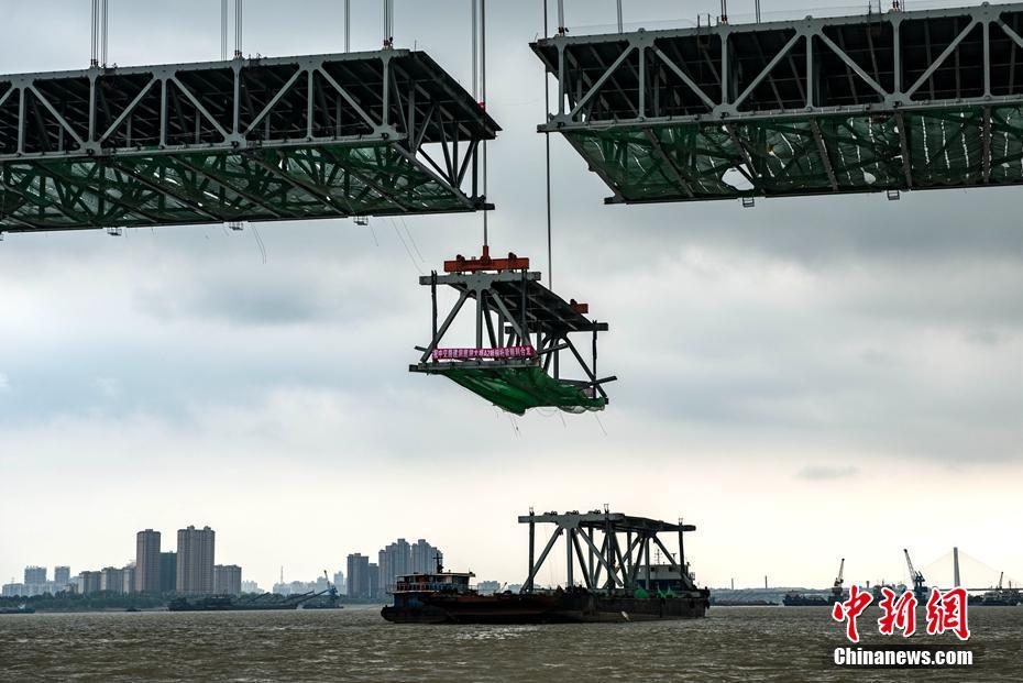 Mega Constru??o: Concluída a maior ponte em estrutura treli?ada de a?o da China