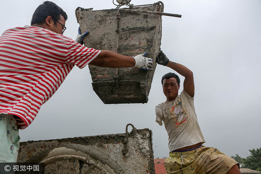 Trabalhador da constru??o civil com apenas um bra?o vira sensa??o na internet
