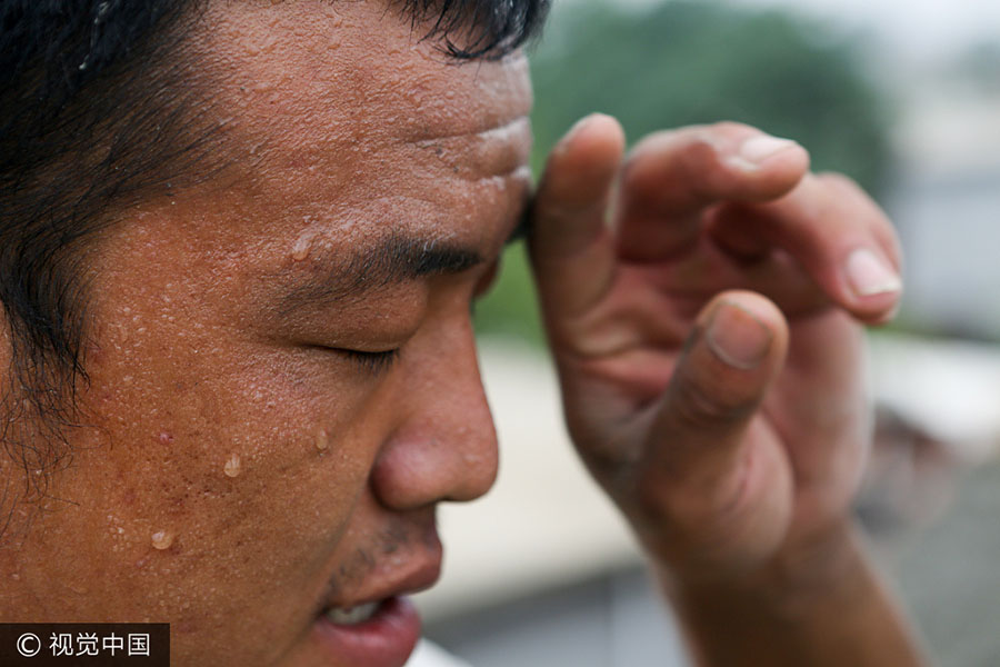 Trabalhador da constru??o civil com apenas um bra?o vira sensa??o na internet