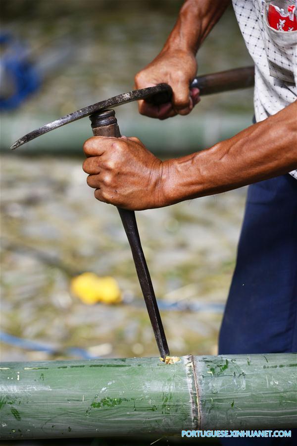 Fabrica??o de jangadas de bambu reaparece em Guizhou