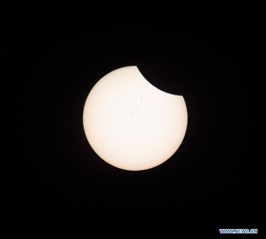 Milhares de americanos assistiram a eclipse solar total