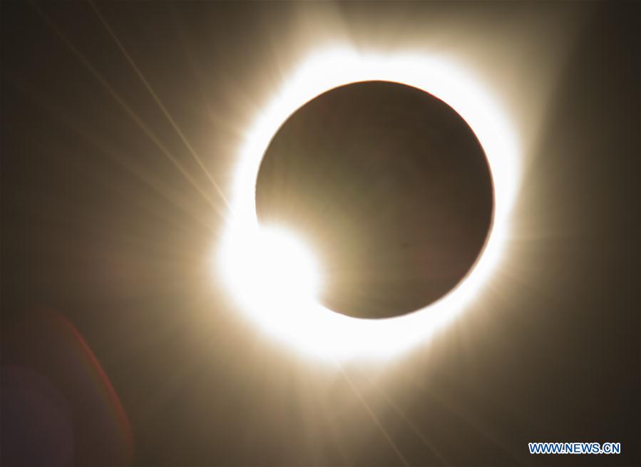 Milhares de americanos assistiram a eclipse solar total