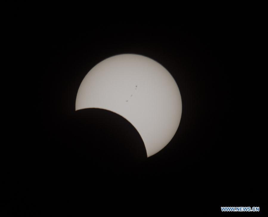 Milhares de americanos assistiram a eclipse solar total
