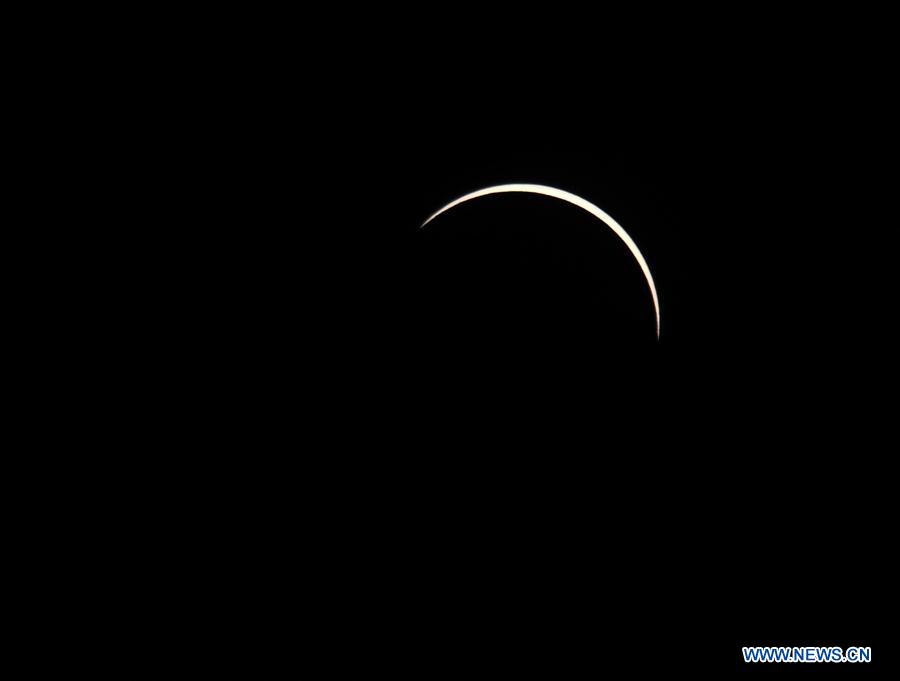 Milhares de americanos assistiram a eclipse solar total