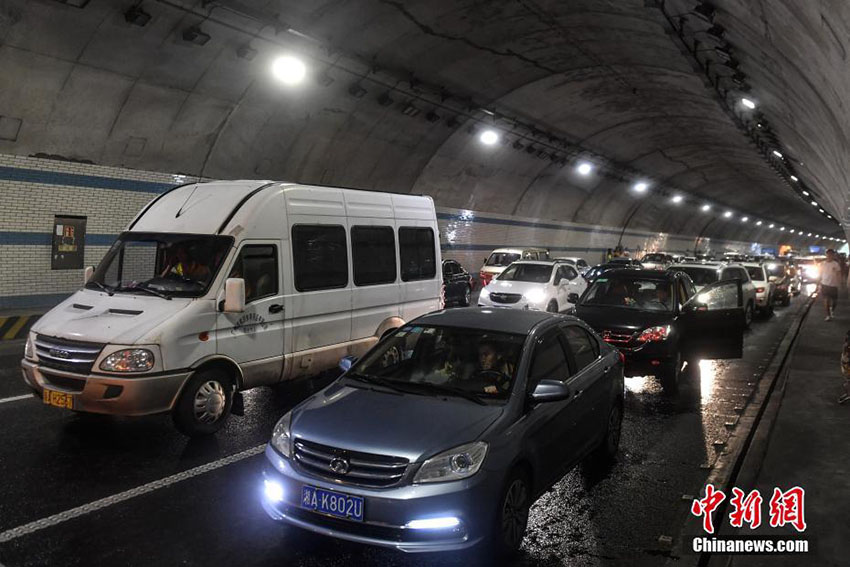 Tuf?o mais forte do ano provoca mortos e feridos no sul da China