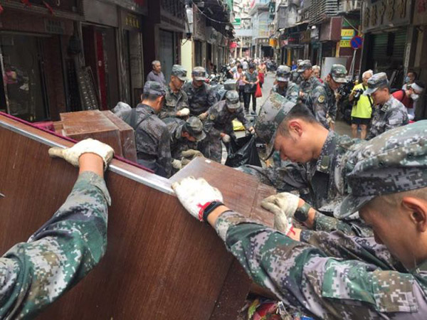 Tuf?o Hato: Soldados da Guarni??o do ELP em Macau s?o mobilizados para opera??es de limpeza