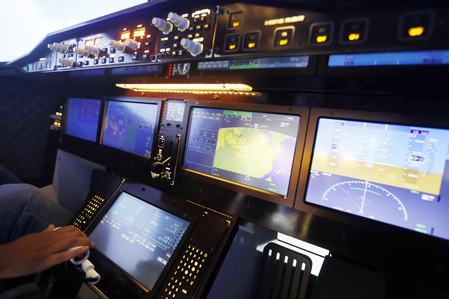 Simulador de v?o C919 estreia em exposi??o de Shanghai