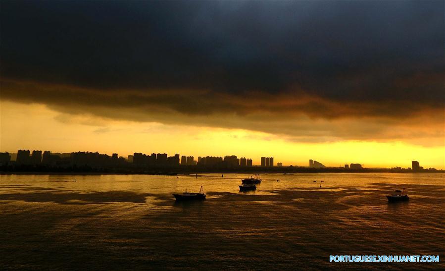 Condi??es meteorológicas mudam rapidamente com a chegada do tuf?o Pakhar