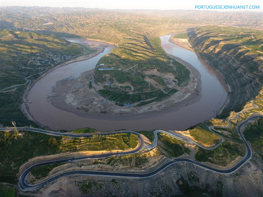 Nova rodovia ao longo do rio Amarelo abre ao tráfego