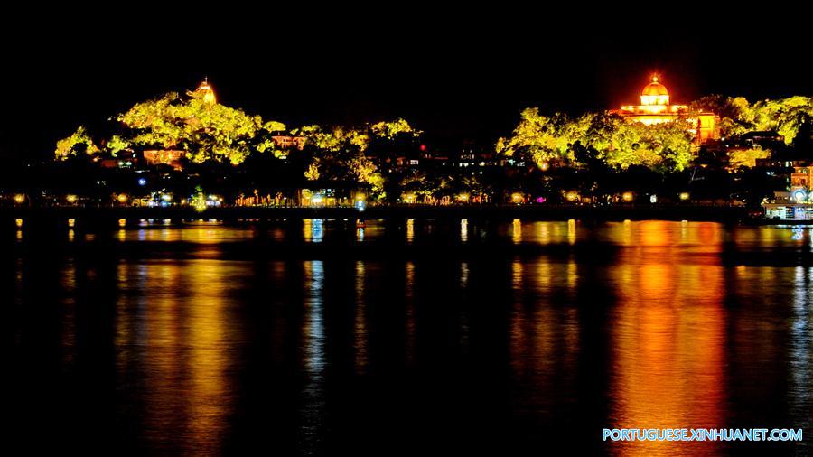 Vista noturna de Xiamen, cidade que sediará a 9a Cúpula do BRICS