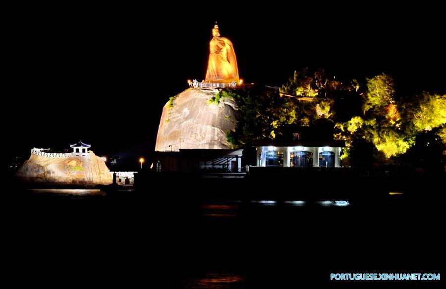 Vista noturna de Xiamen, cidade que sediará a 9a Cúpula do BRICS