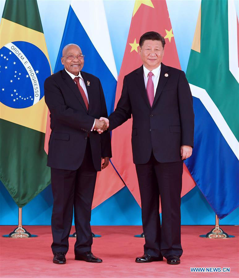 Líderes dos países do BRICS posam para foto de grupo antes da cúpula
