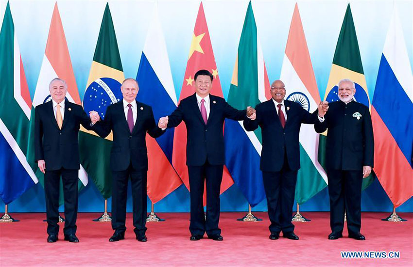 Líderes dos países do BRICS posam para foto de grupo antes da cúpula
