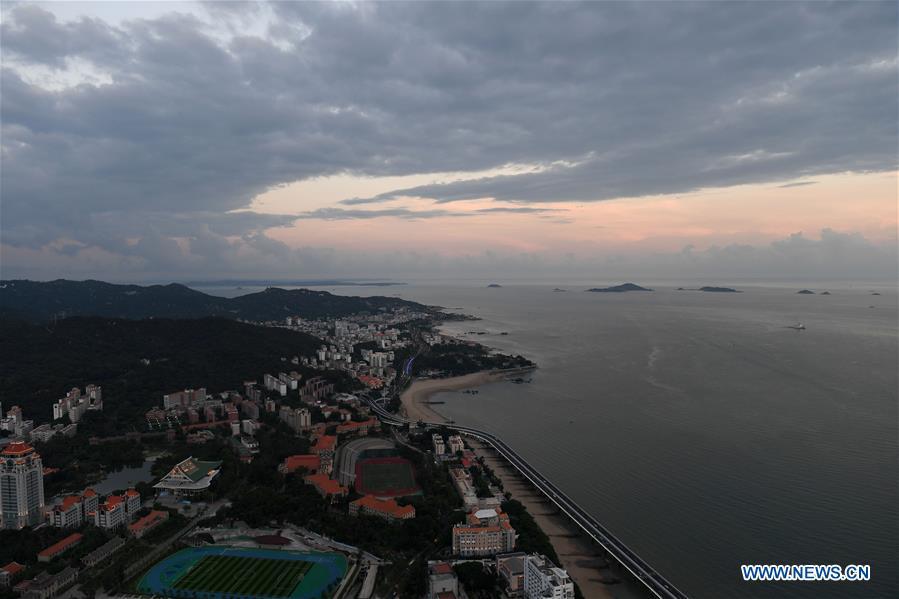 Galeria: vista noturna de Xiamen, cidade anfitri? da cúpula dos BRICS 2017