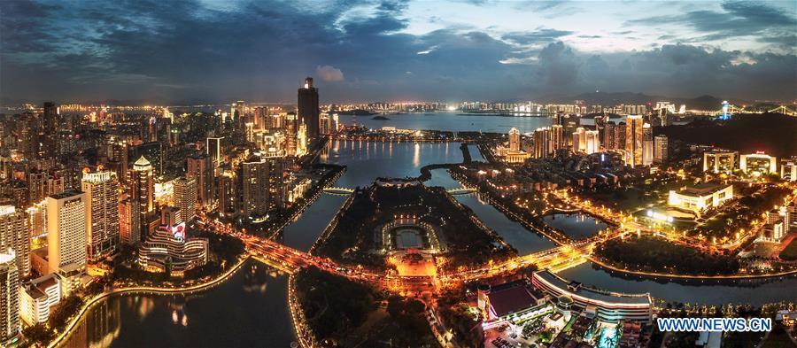 Galeria: vista noturna de Xiamen, cidade anfitri? da cúpula dos BRICS 2017
