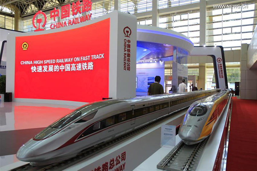 Ferrovia de alta velocidade chinesa atrai visitantes na Exposi??o China-Países árabes