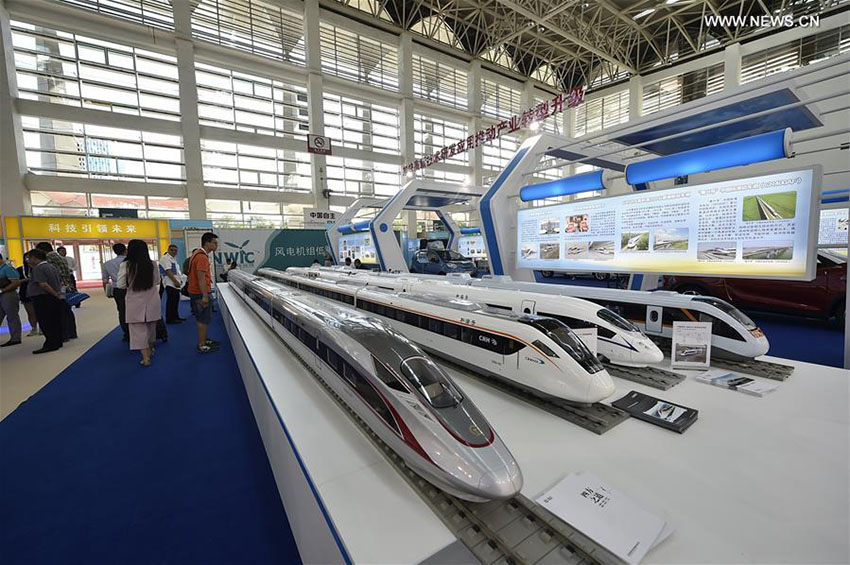 Ferrovia de alta velocidade chinesa atrai visitantes na Exposi??o China-Países árabes