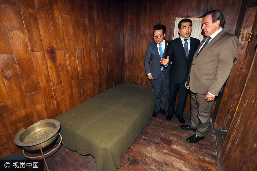 Ex-chanceler da Alemanha visita “mulheres de conforto”,deixando aviso ao Jap?o