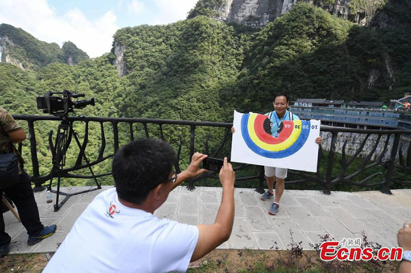 Brasileiro vence Campeonato Mundial de Wingsuit na Montanha Tianmen