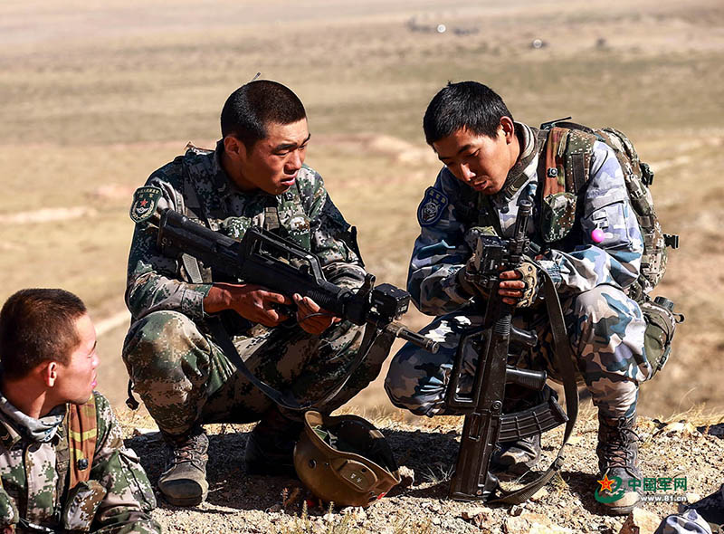 Exército chinês realiza manobra de grande escala na Mongólia Interior