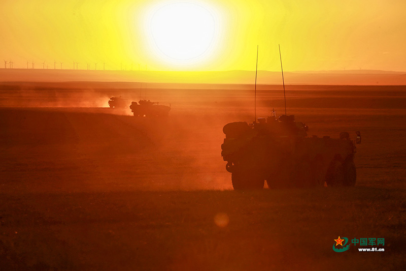 Exército chinês realiza manobra de grande escala na Mongólia Interior