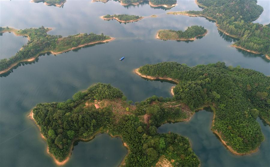 Cenário do reservatório Xianghongdian em Lu'an, no leste da China